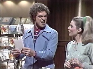 Joe Piscopo as Paulie Herman from Jersey annoying an innocent